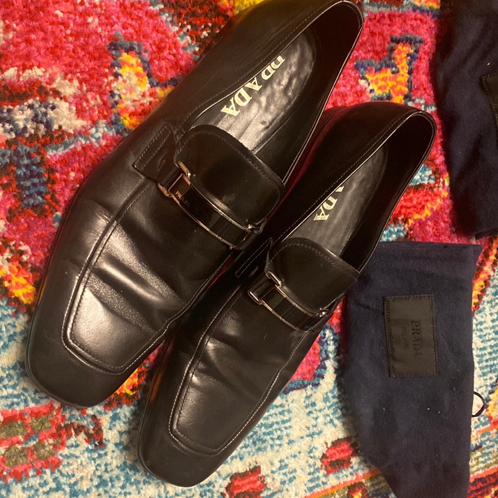 Mens Prada authentic size 9 dress dress shoe. Gently worn , rubber bottom